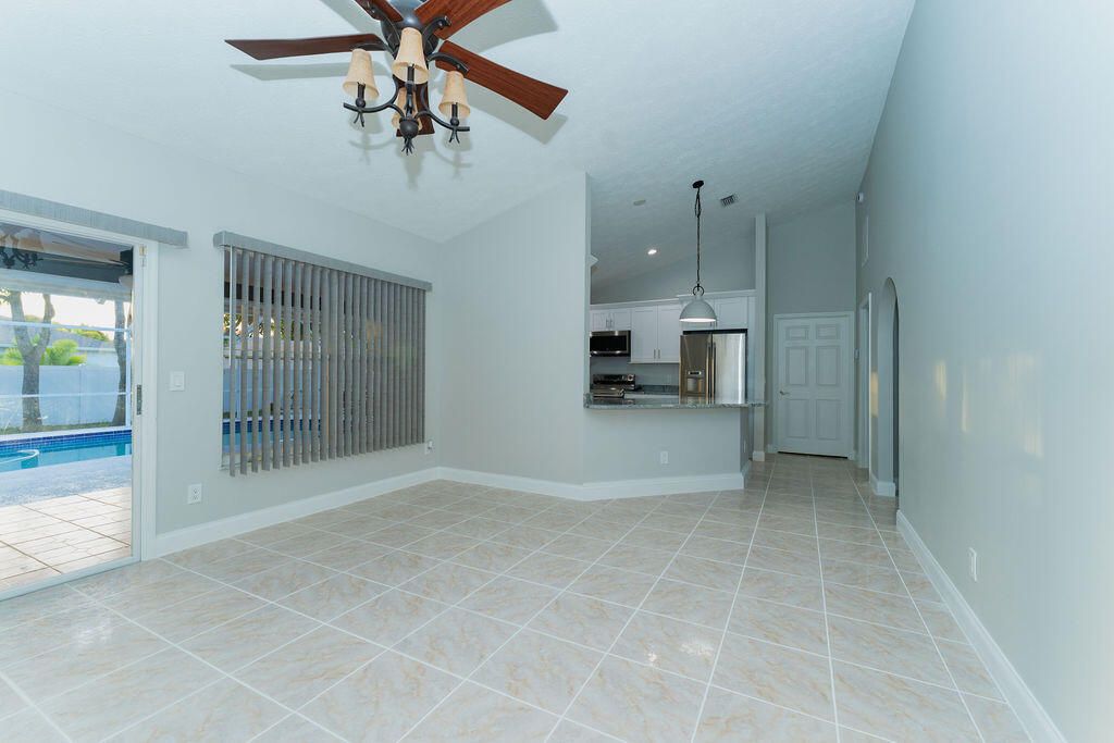 For Sale: $475,000 (4 beds, 2 baths, 1914 Square Feet)