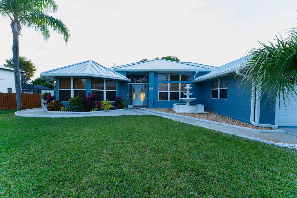 For Sale: $475,000 (4 beds, 2 baths, 1914 Square Feet)