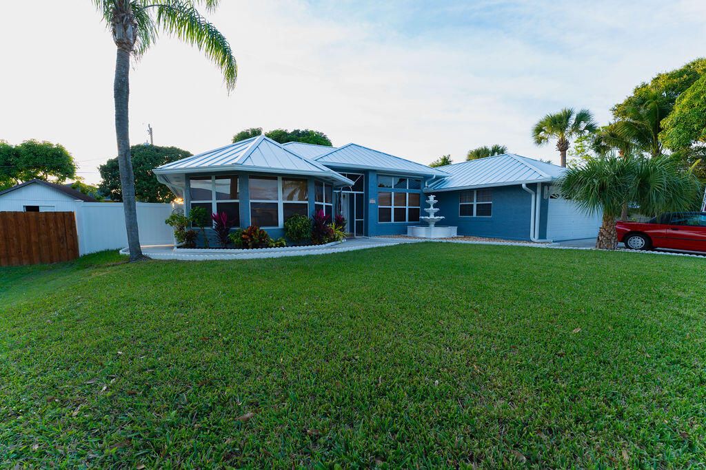 For Sale: $475,000 (4 beds, 2 baths, 1914 Square Feet)