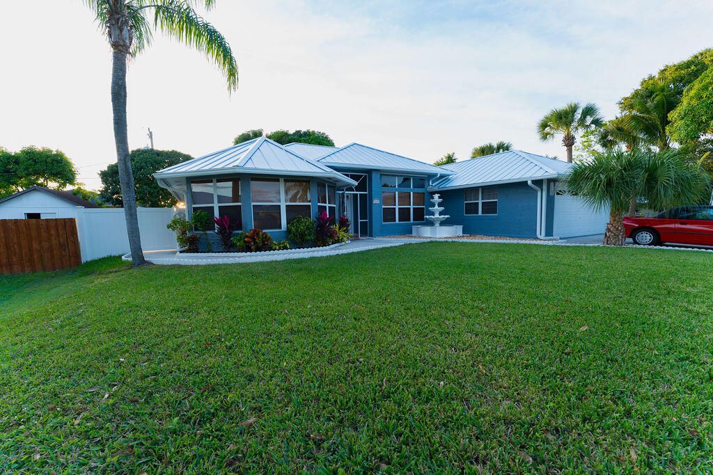 For Sale: $475,000 (4 beds, 2 baths, 1914 Square Feet)