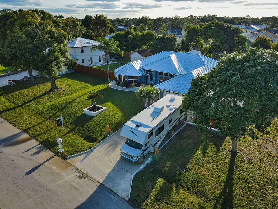 For Sale: $475,000 (4 beds, 2 baths, 1914 Square Feet)