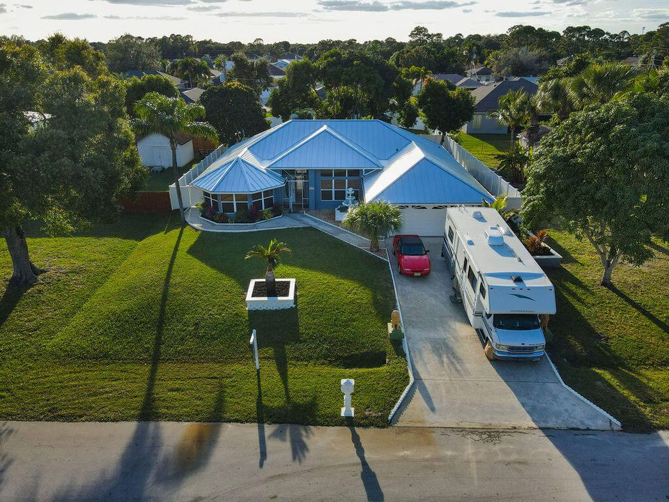 For Sale: $475,000 (4 beds, 2 baths, 1914 Square Feet)