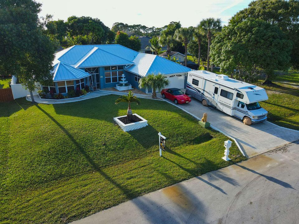 For Sale: $475,000 (4 beds, 2 baths, 1914 Square Feet)