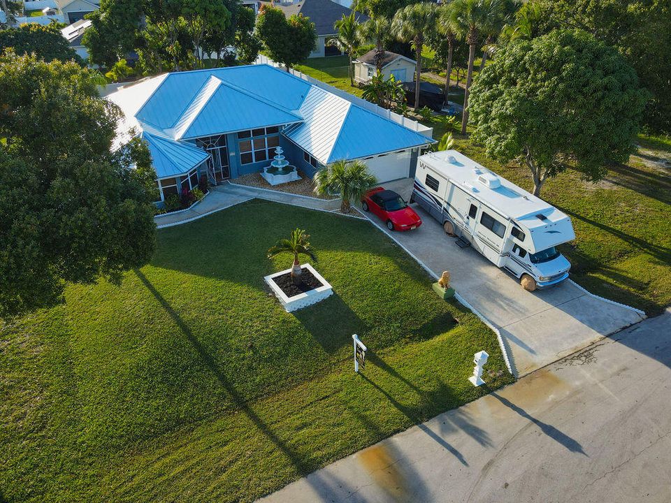 For Sale: $475,000 (4 beds, 2 baths, 1914 Square Feet)