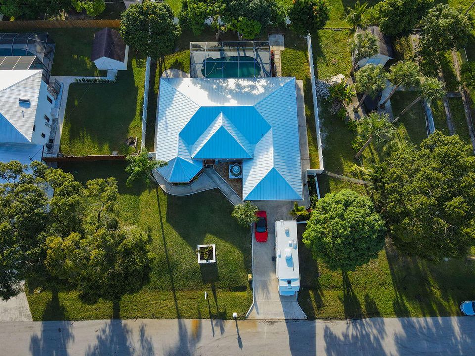 For Sale: $475,000 (4 beds, 2 baths, 1914 Square Feet)