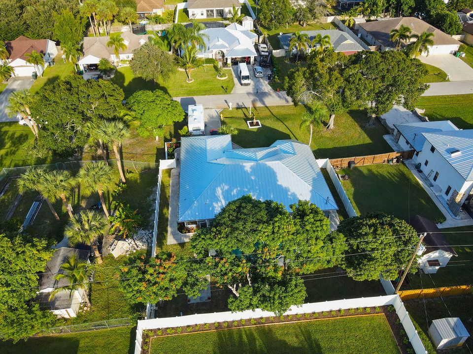 For Sale: $475,000 (4 beds, 2 baths, 1914 Square Feet)