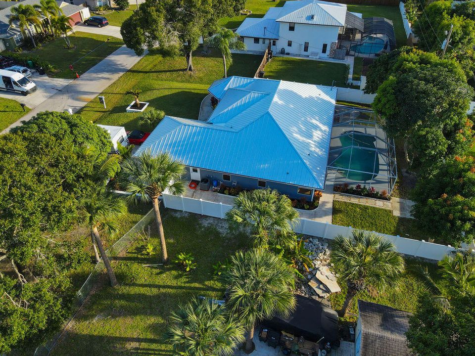 For Sale: $475,000 (4 beds, 2 baths, 1914 Square Feet)