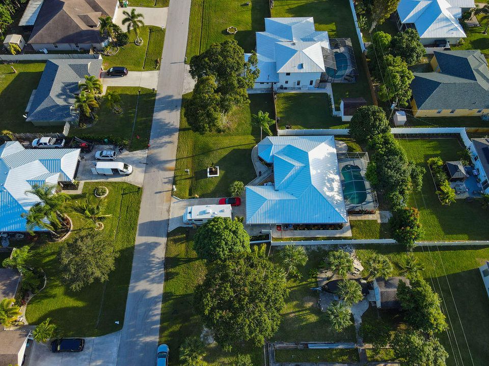 For Sale: $475,000 (4 beds, 2 baths, 1914 Square Feet)