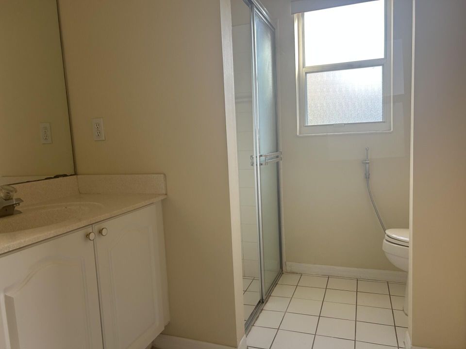 For Rent: $3,400 (4 beds, 2 baths, 1580 Square Feet)