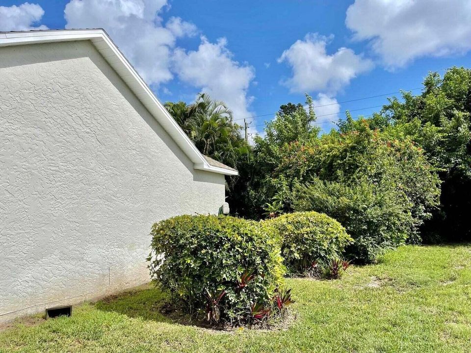 For Sale: $365,000 (3 beds, 2 baths, 1484 Square Feet)