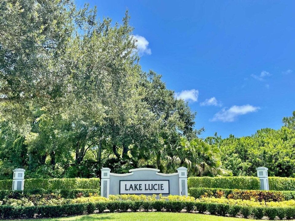 For Sale: $365,000 (3 beds, 2 baths, 1484 Square Feet)