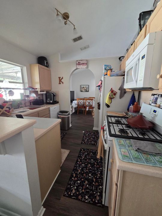 For Sale: $365,000 (3 beds, 2 baths, 1484 Square Feet)