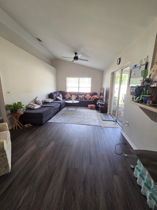 For Sale: $365,000 (3 beds, 2 baths, 1484 Square Feet)