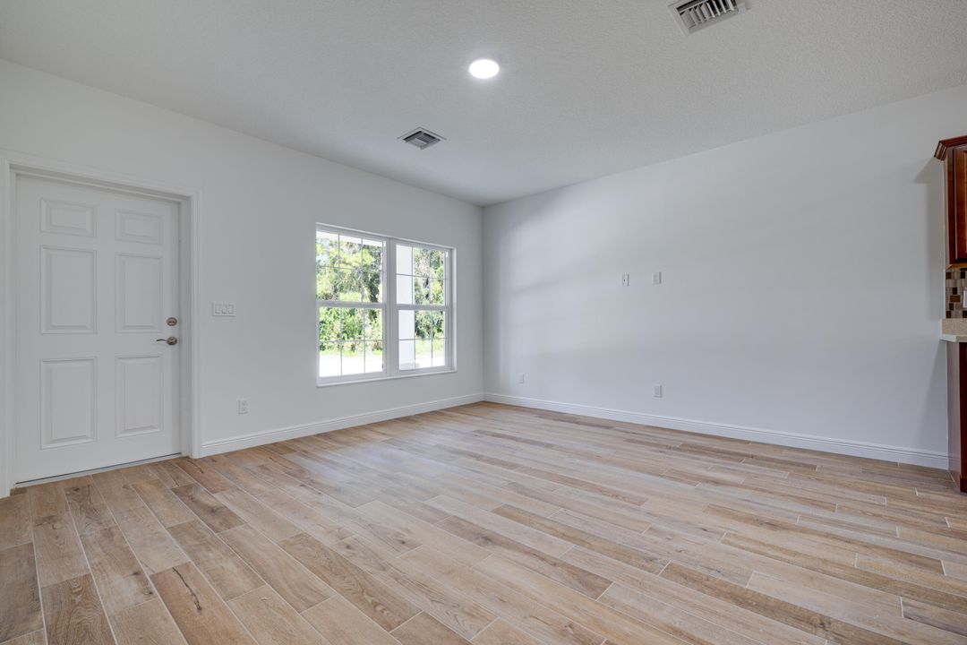 For Sale: $489,900 (4 beds, 3 baths, 1867 Square Feet)