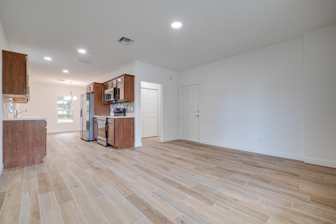 For Sale: $489,900 (4 beds, 3 baths, 1867 Square Feet)