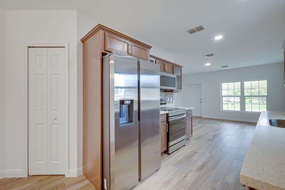 For Sale: $489,900 (4 beds, 3 baths, 1867 Square Feet)