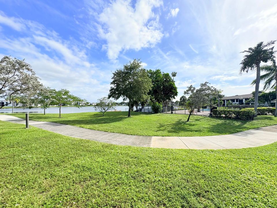 En Venta: $215,000 (2 camas, 2 baños, 880 Pies cuadrados)