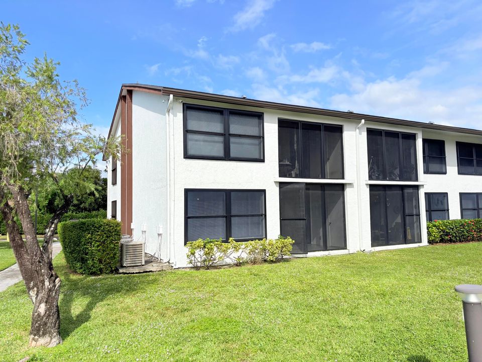 En Venta: $215,000 (2 camas, 2 baños, 880 Pies cuadrados)