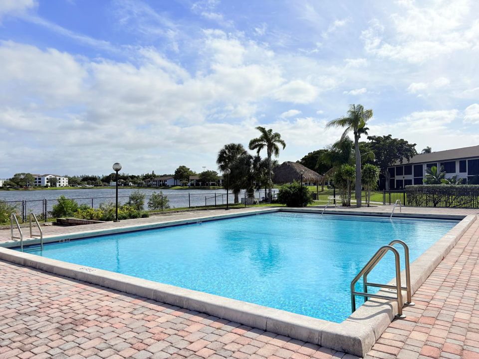 En Venta: $215,000 (2 camas, 2 baños, 880 Pies cuadrados)