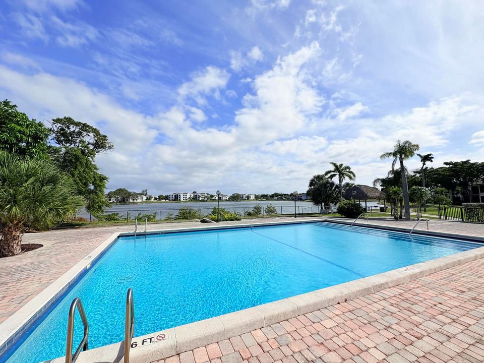 En Venta: $215,000 (2 camas, 2 baños, 880 Pies cuadrados)