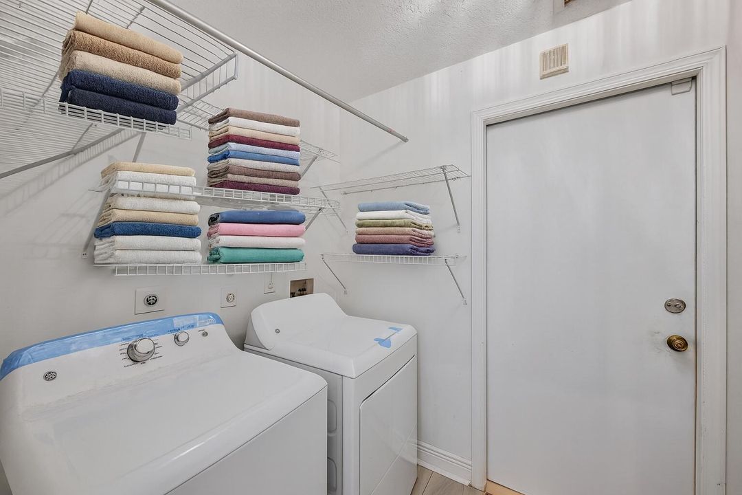 For Sale: $1,189,000 (4 beds, 2 baths, 2500 Square Feet)