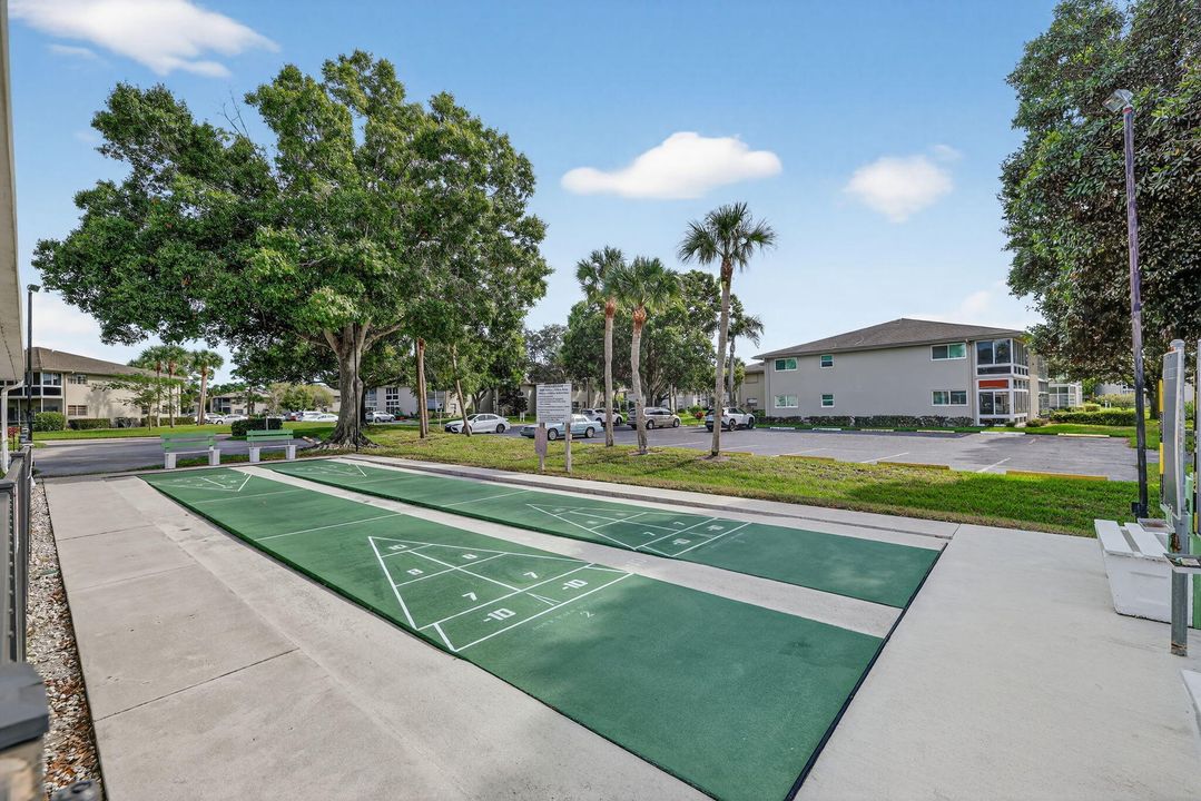 For Sale: $125,500 (1 beds, 1 baths, 680 Square Feet)