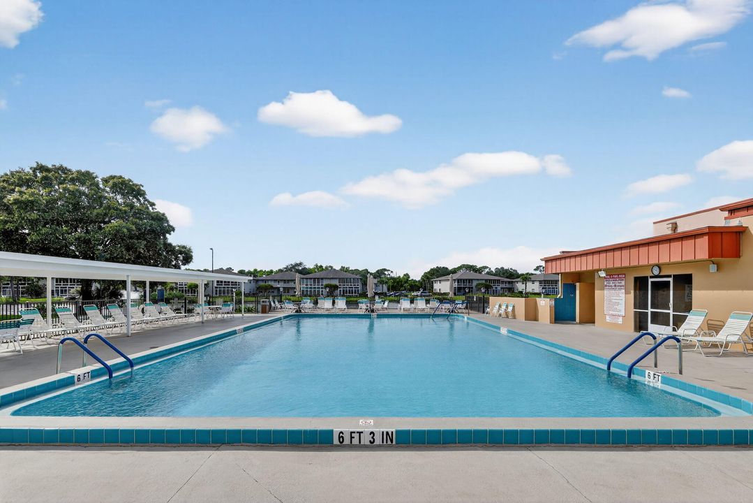 For Sale: $125,500 (1 beds, 1 baths, 680 Square Feet)