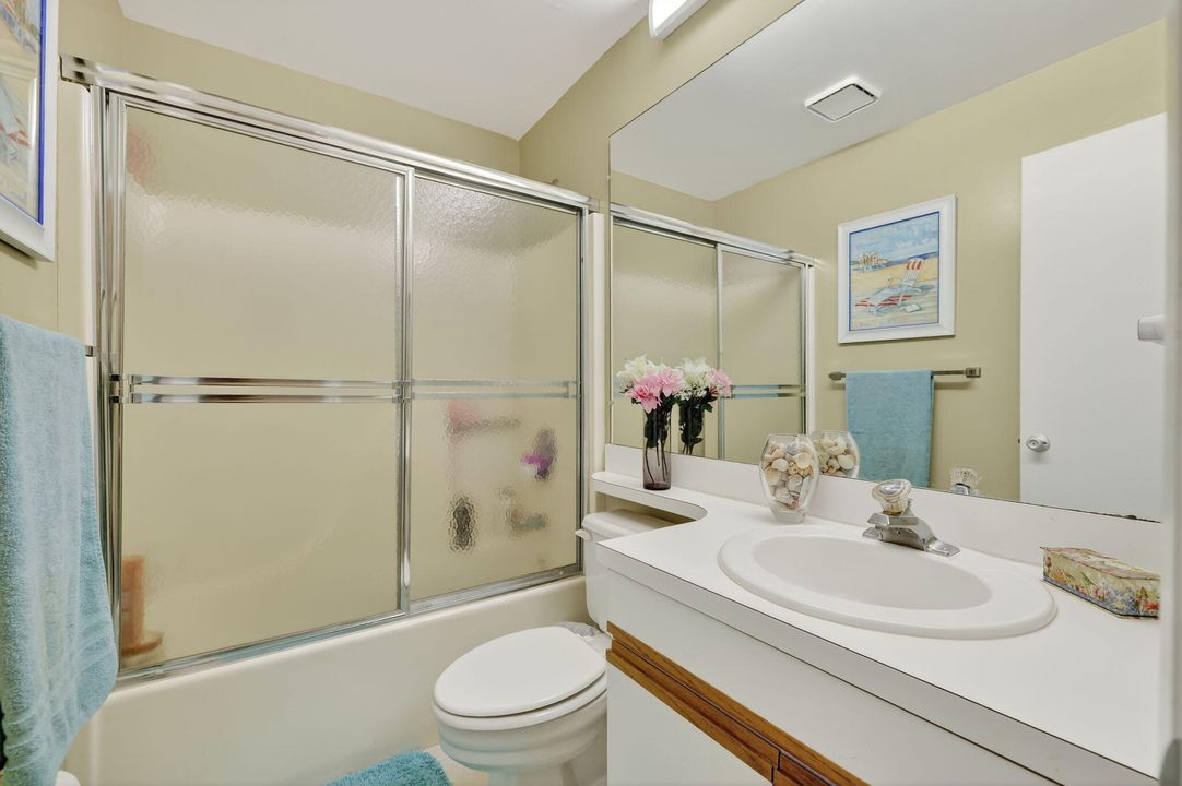 For Sale: $125,500 (1 beds, 1 baths, 680 Square Feet)