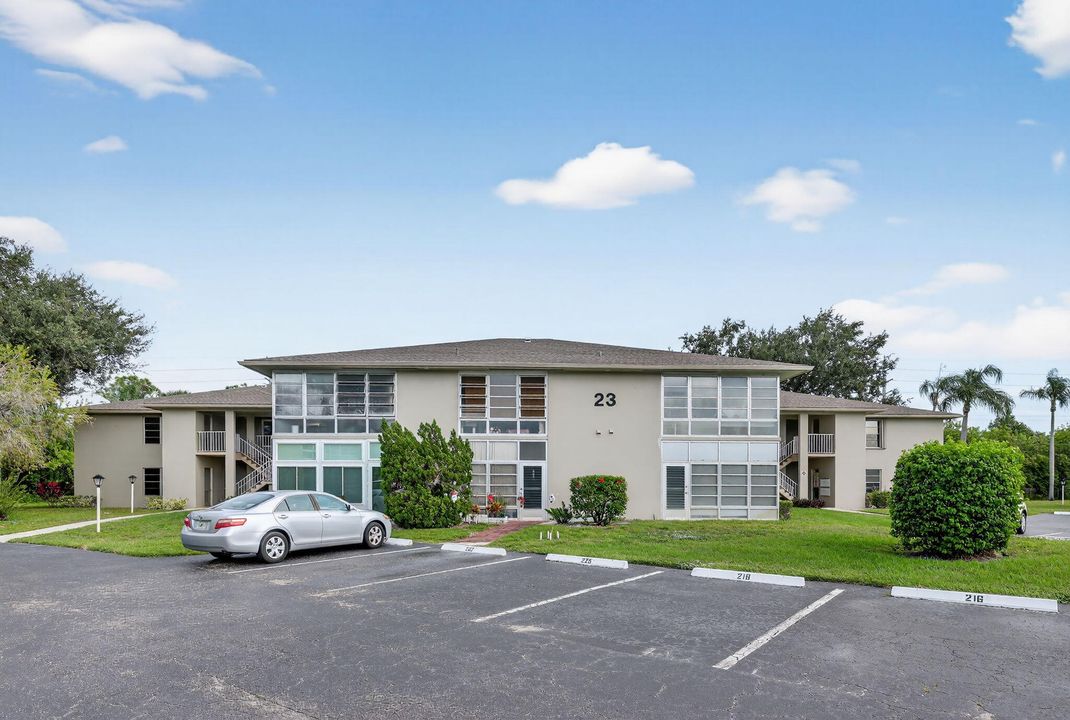 For Sale: $125,500 (1 beds, 1 baths, 680 Square Feet)