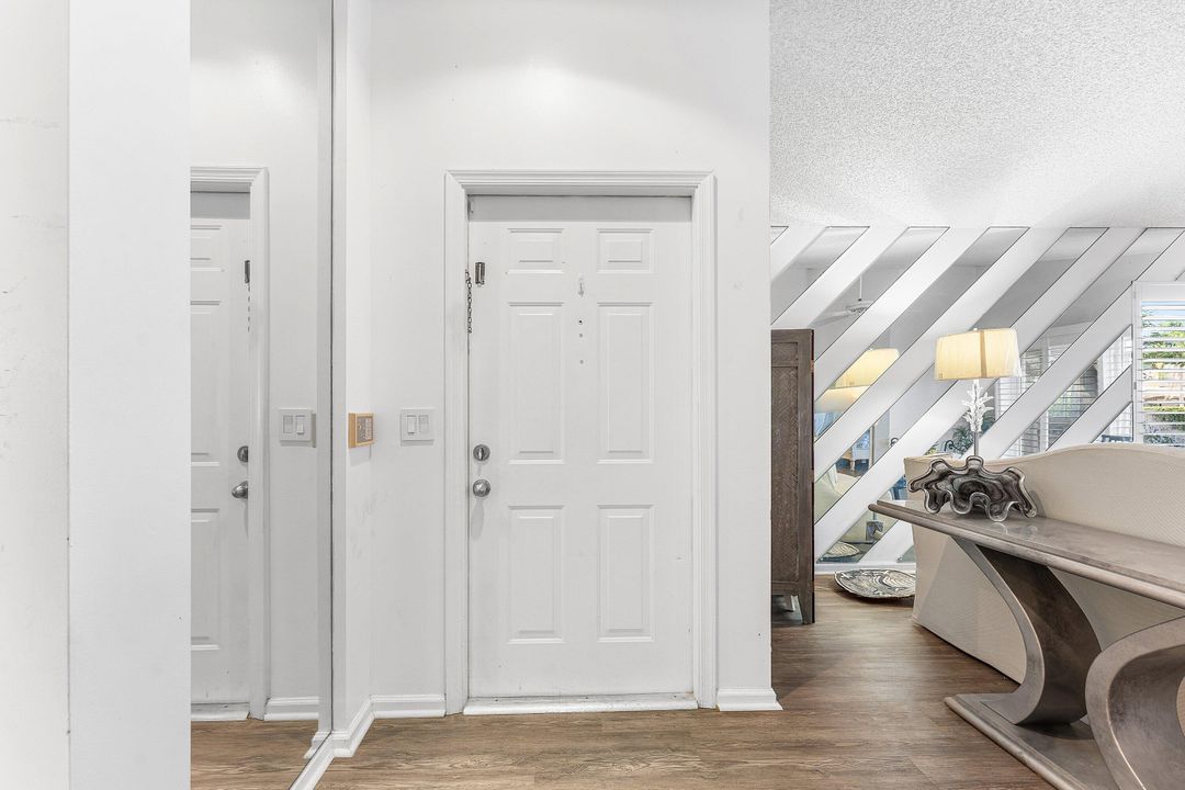 For Sale: $439,000 (2 beds, 2 baths, 1339 Square Feet)