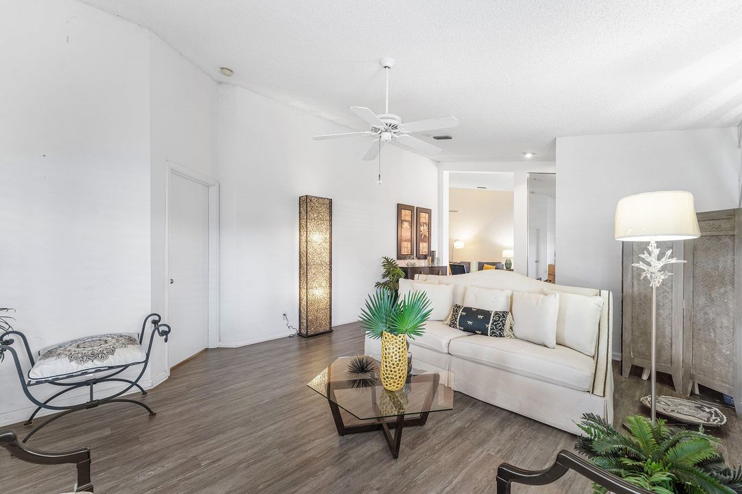 For Sale: $439,000 (2 beds, 2 baths, 1339 Square Feet)