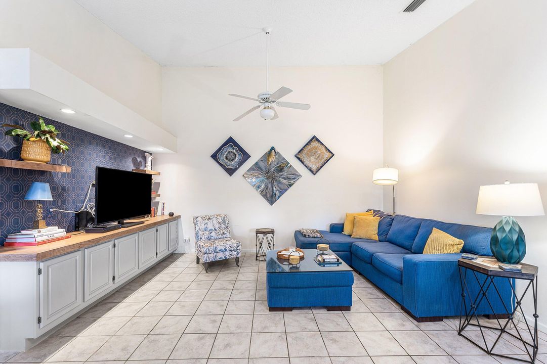 For Sale: $439,000 (2 beds, 2 baths, 1339 Square Feet)