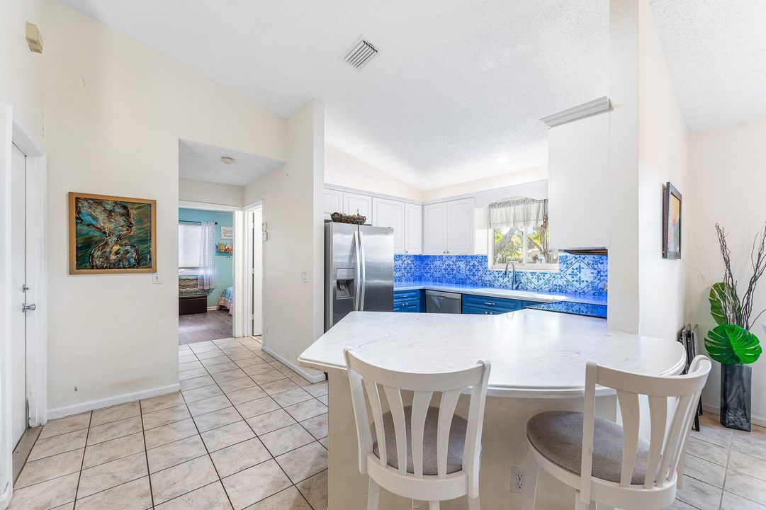 For Sale: $439,000 (2 beds, 2 baths, 1339 Square Feet)