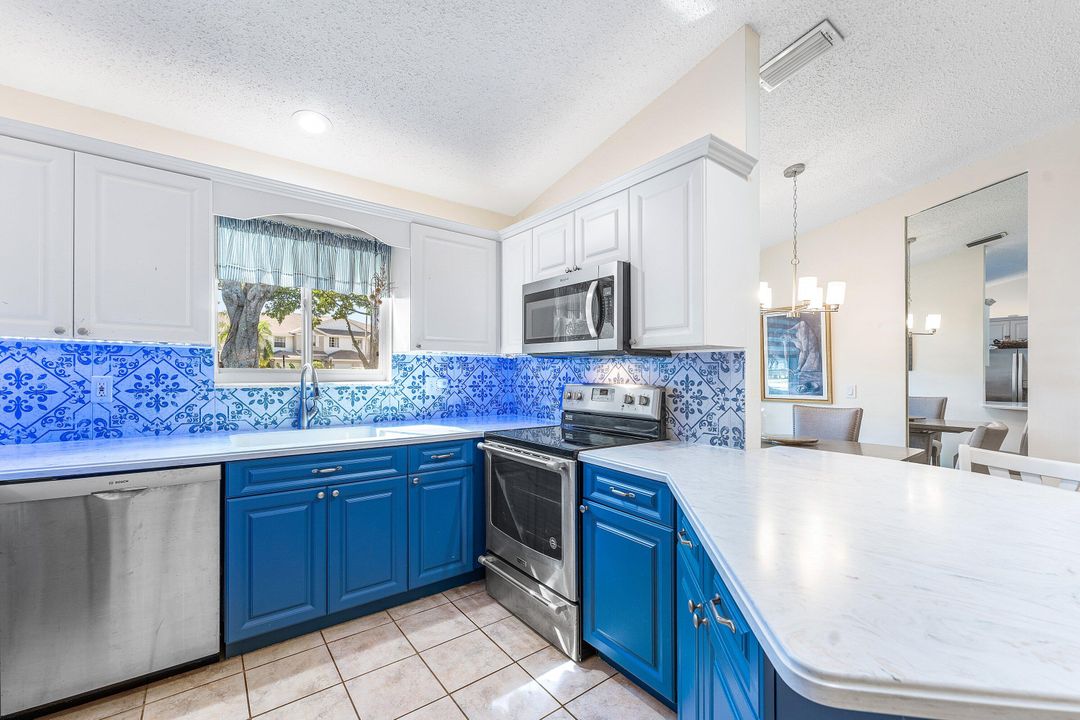 For Sale: $439,000 (2 beds, 2 baths, 1339 Square Feet)