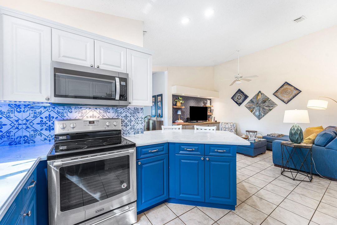 For Sale: $439,000 (2 beds, 2 baths, 1339 Square Feet)