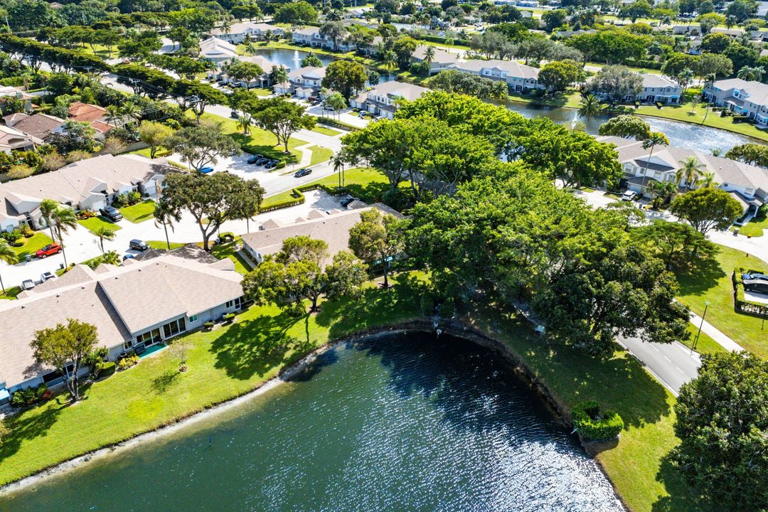 For Sale: $439,000 (2 beds, 2 baths, 1339 Square Feet)