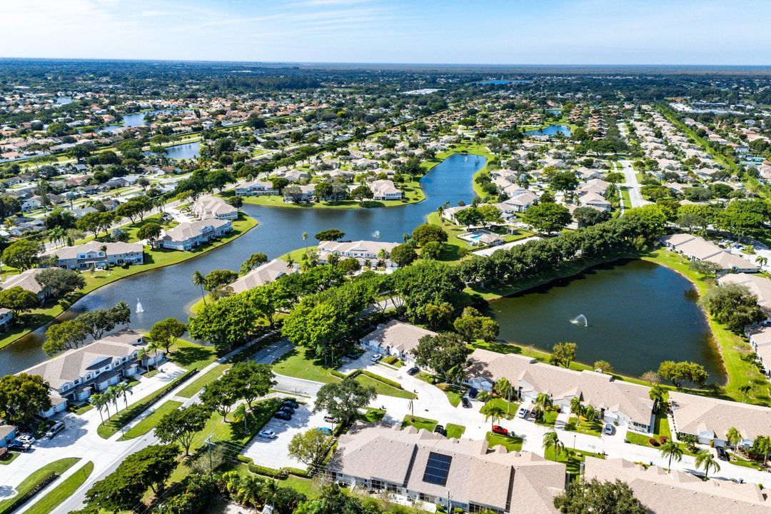 For Sale: $439,000 (2 beds, 2 baths, 1339 Square Feet)