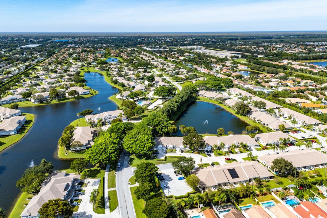 For Sale: $439,000 (2 beds, 2 baths, 1339 Square Feet)