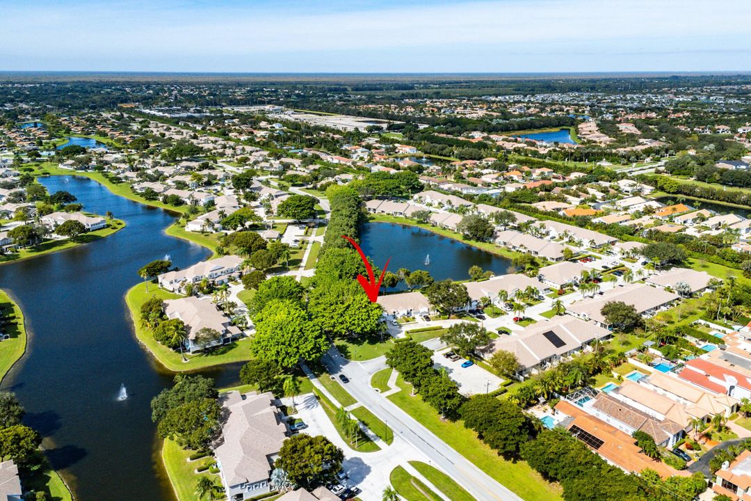 For Sale: $439,000 (2 beds, 2 baths, 1339 Square Feet)