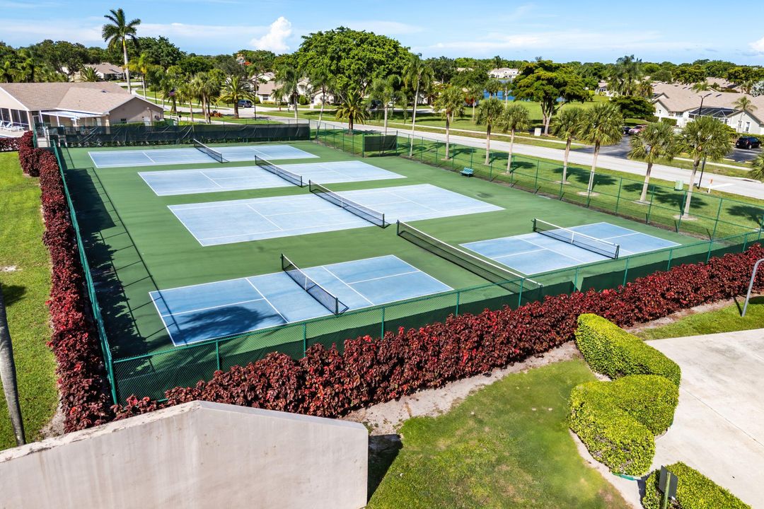 For Sale: $439,000 (2 beds, 2 baths, 1339 Square Feet)