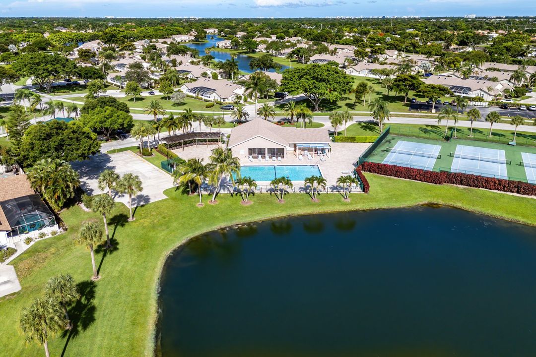 For Sale: $439,000 (2 beds, 2 baths, 1339 Square Feet)