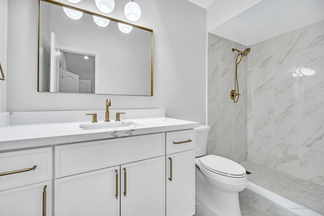 合同活跃: $1,250,000 (4 贝兹, 4 浴室, 3233 平方英尺)