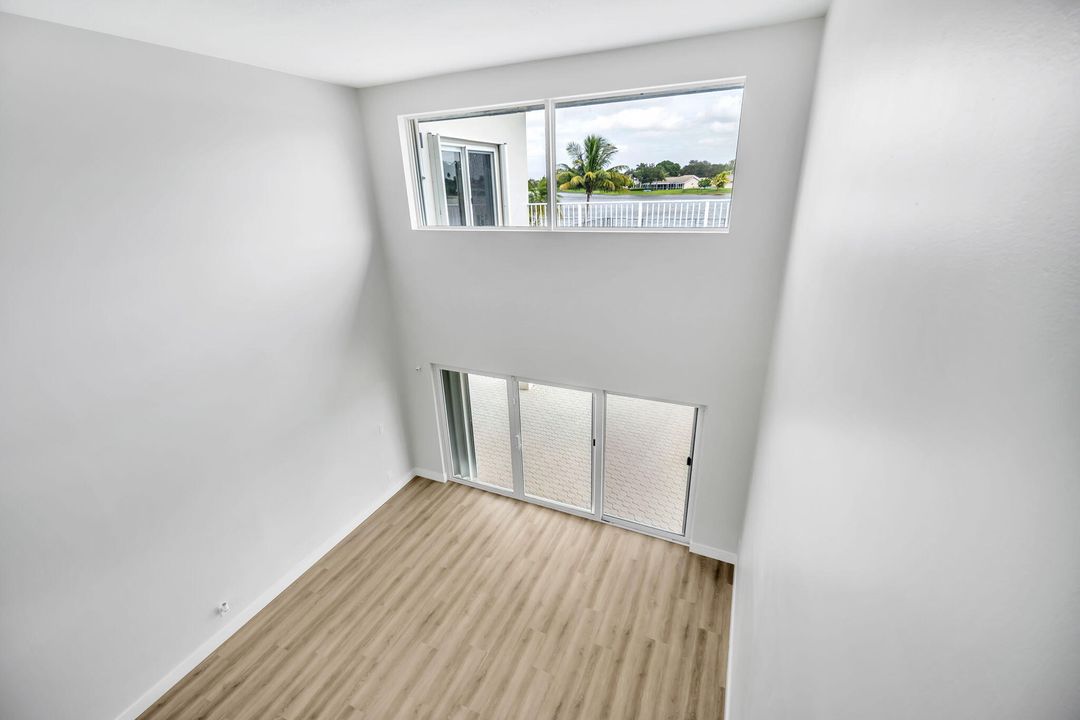 合同活跃: $1,250,000 (4 贝兹, 4 浴室, 3233 平方英尺)