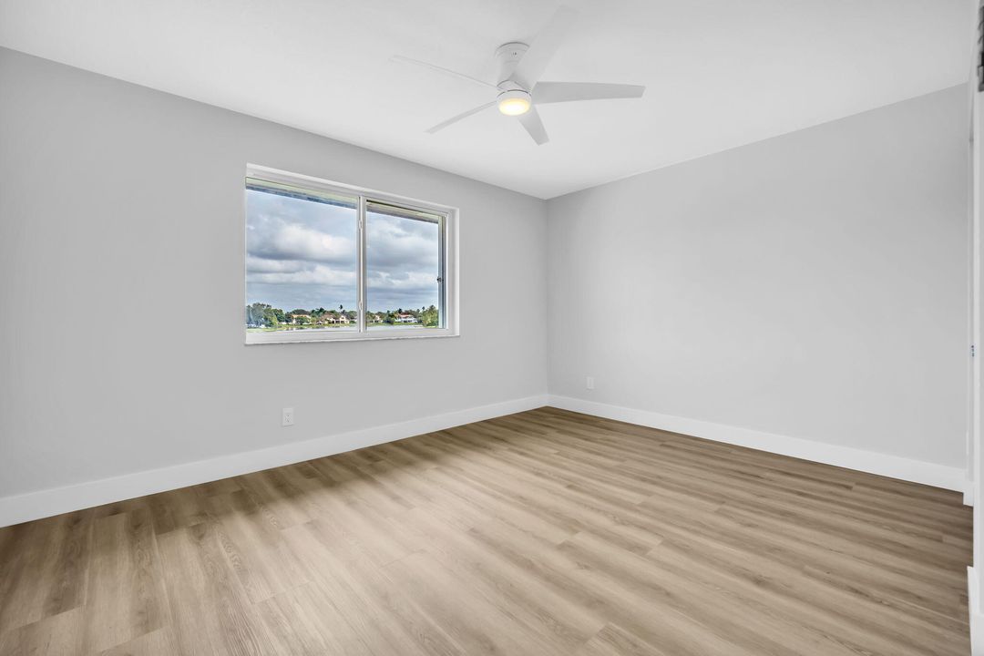 合同活跃: $1,250,000 (4 贝兹, 4 浴室, 3233 平方英尺)