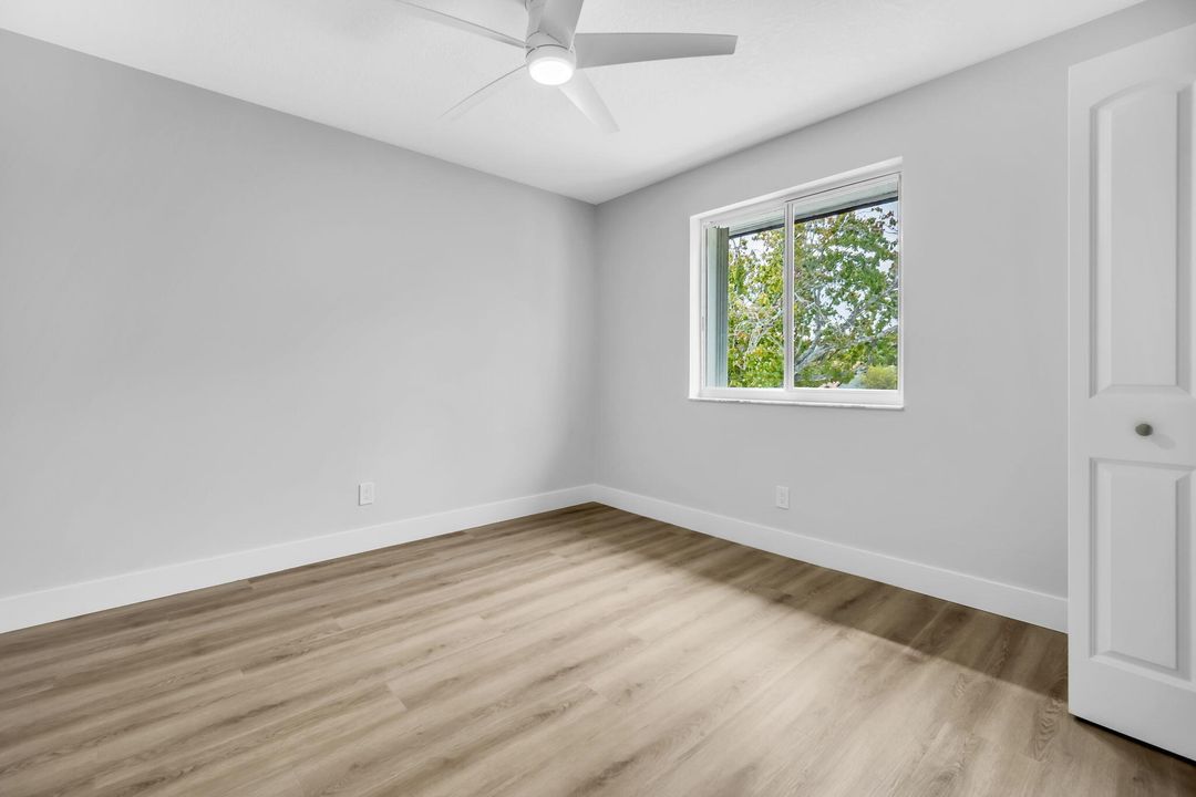 合同活跃: $1,250,000 (4 贝兹, 4 浴室, 3233 平方英尺)