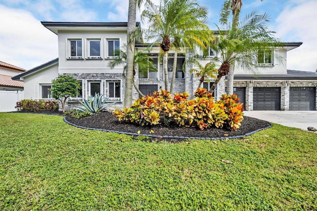 合同活跃: $1,250,000 (4 贝兹, 4 浴室, 3233 平方英尺)