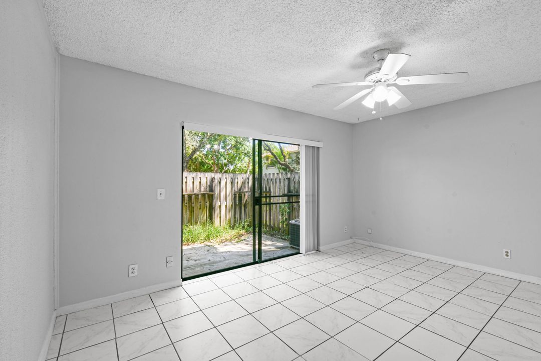 For Rent: $2,250 (2 beds, 1 baths, 1056 Square Feet)