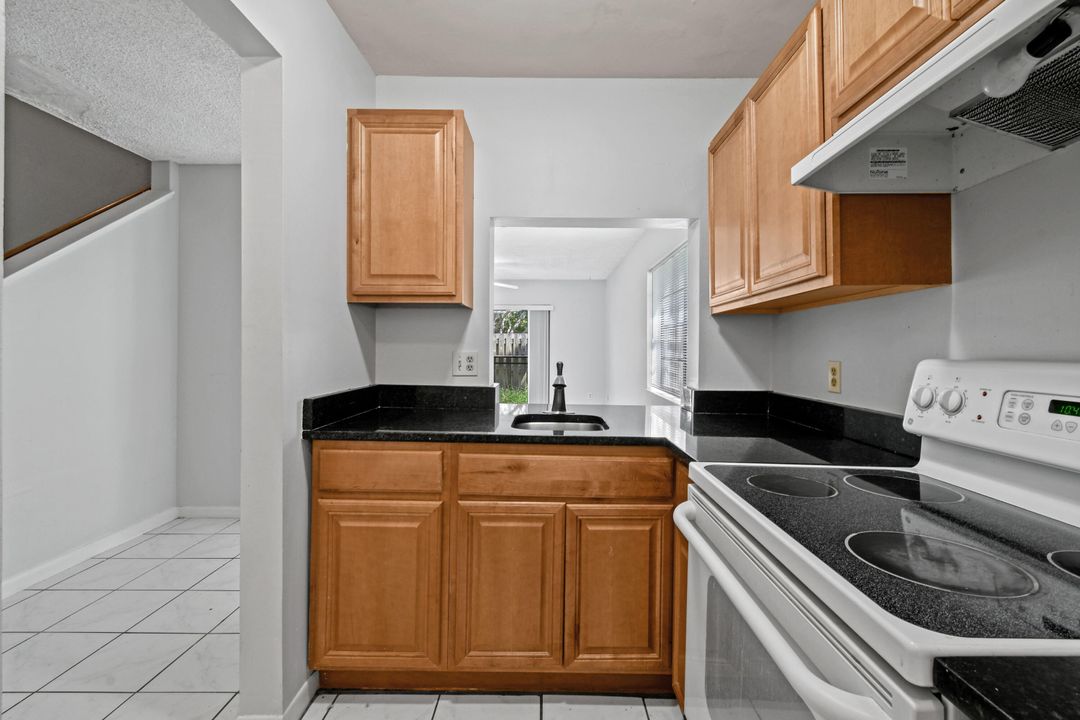 For Rent: $2,250 (2 beds, 1 baths, 1056 Square Feet)