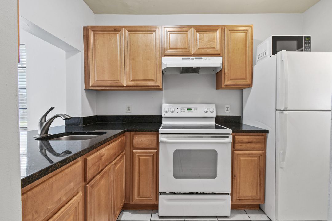 For Rent: $2,250 (2 beds, 1 baths, 1056 Square Feet)
