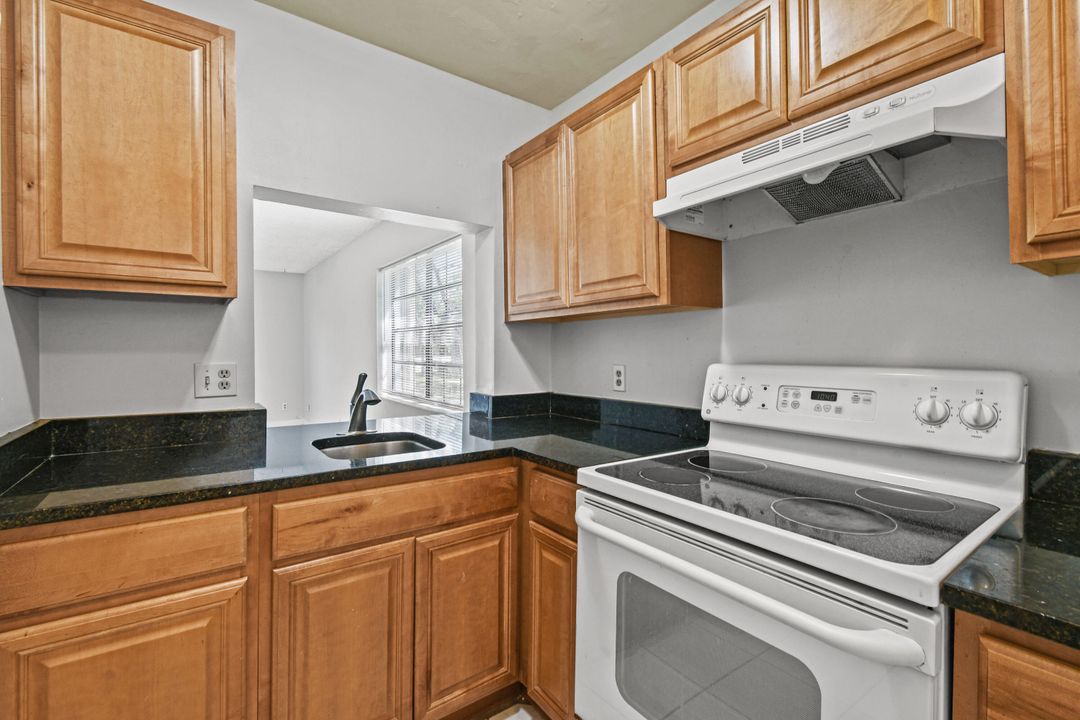 For Rent: $2,250 (2 beds, 1 baths, 1056 Square Feet)